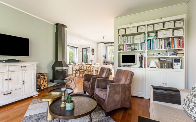 Modern Holiday Home in Monnickendam With Roofed Terrace