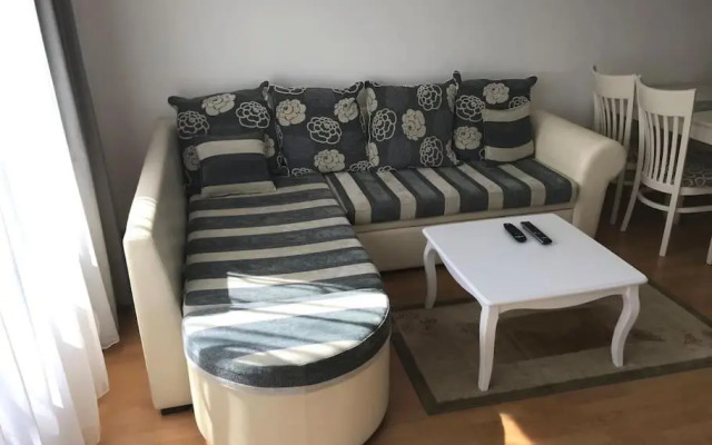 Amazing 2 bedroom apartment next to the beach