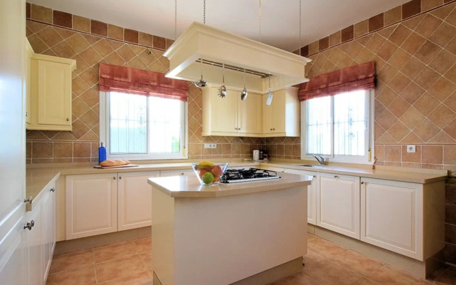 Spacious Villa with Hot Tub in Arenas