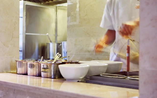 Shangyue Light Luxury Hotel (Desiqin China Construction Fifth Bureau Technical School Store)