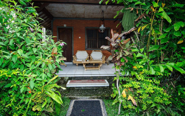 Puji Bungalow & Hostel