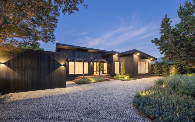 Midnight Sands Luxe Beachside Designer With Pool