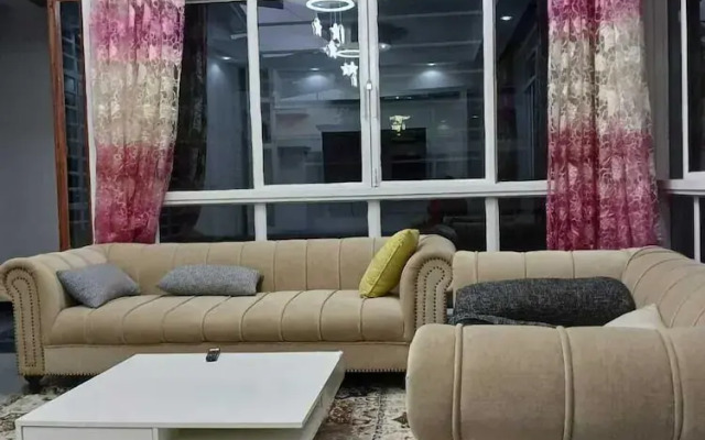 Rofty Vacation Home Utawala