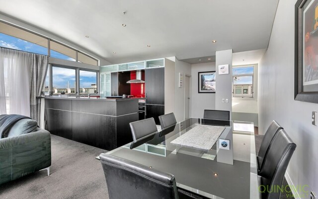 QV Spacious Waterfront with Carpark -962