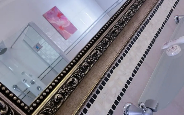 Kamsa Royal Guest House - Waterkloof Ridge