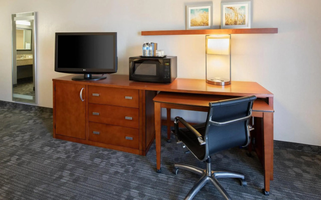 Courtyard by Marriott Addison Midway