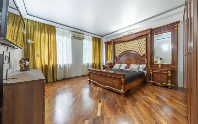 ApartLux (АпартЛюкс) на переулке Малый Лёвшинский