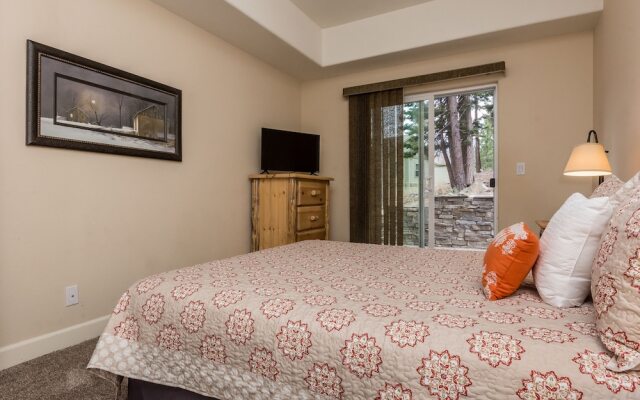 Mammoth Gateway Village 11