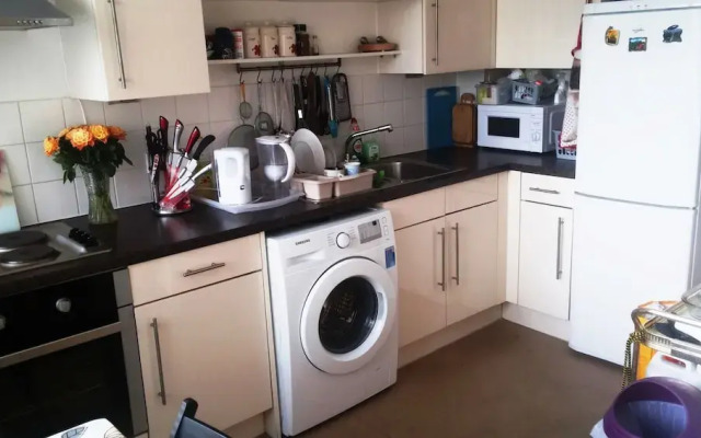 TravelStop #London-Ealing