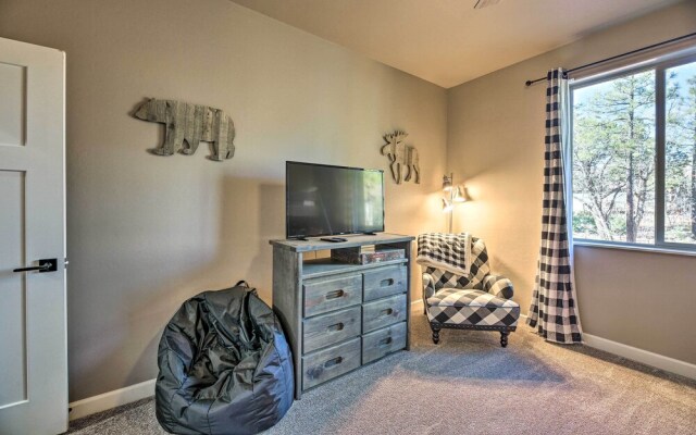 Hot Tub & Ponderosa Views! Luxe Cabin in Lakeside