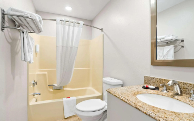 Econo Lodge Bethel - Danbury