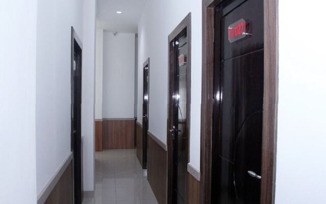 OYO 861 R Four Hotel