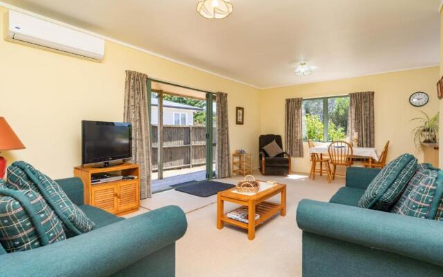 Hibiscus House - Mangawhai Heads Holiday Home