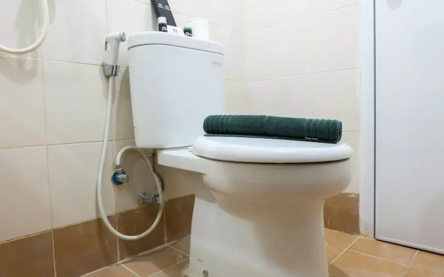 Clean 2BR Bassura City Apartment