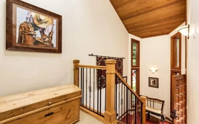 Snowmass Woodrun V 2 Bedroom Ski in, Ski out Mountain Residence in the Heart of Snowmass Village