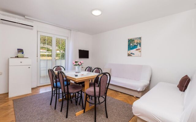 Stunning Home in Barbat-rab With Wifi and 2 Bedrooms