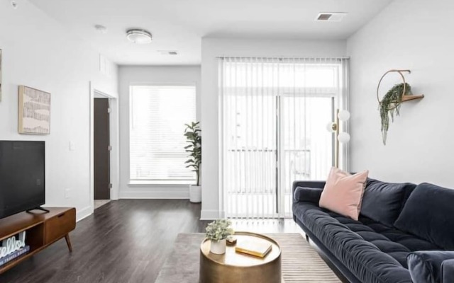 CozySuites Nora 3BR near Fashion Mall