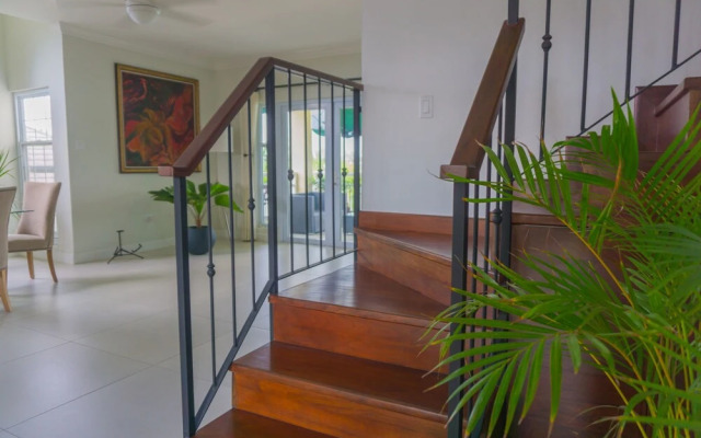 Penthouse By The Sea 3BD Apartment OLR