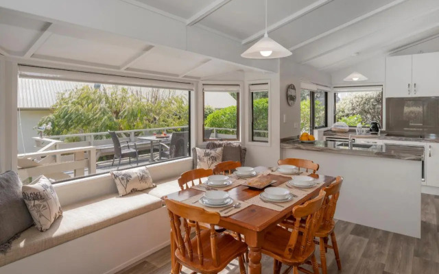 Relax On Courtney - Pauanui Holiday Home