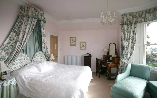 Clint Lodge Country House