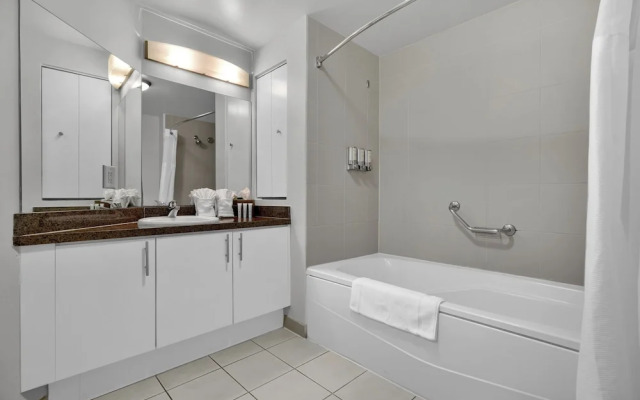 Spectacular Bay View 1bd 2baths in Grove