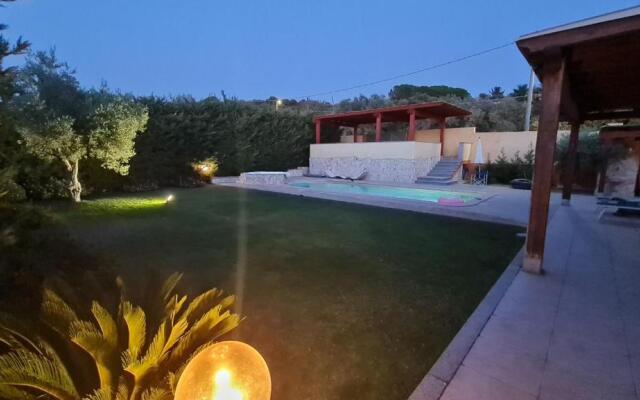 Villa Vivi. Piscina, idro, giardino e condizionatore