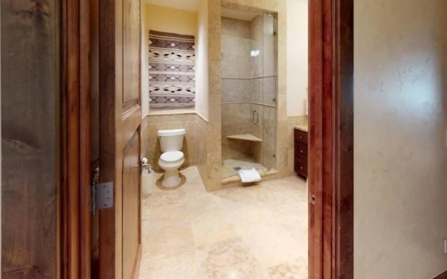 Luxury 3 Bedroom Penthouse at Golden Peak