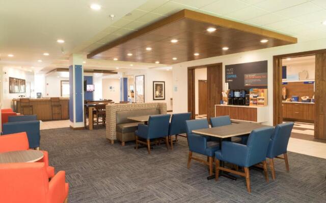 Holiday Inn Express & Suites Michigan City by IHG