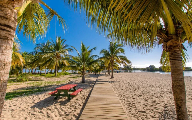 KhalKob's Belize