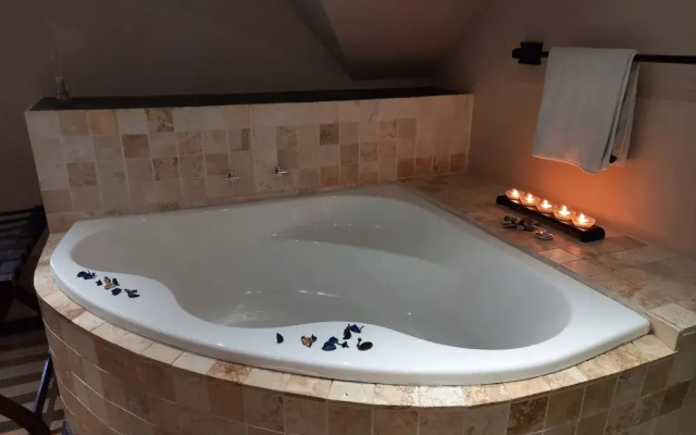Mandalay Beach B & B