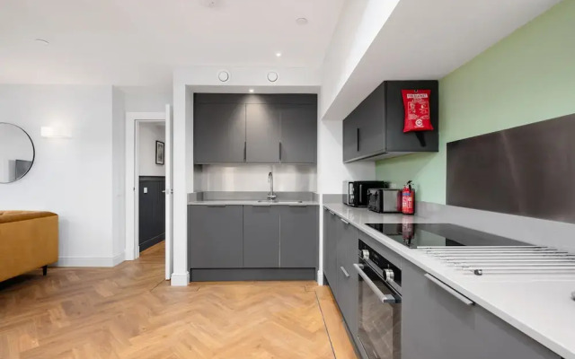 314 Reid's Corner - by Stay Dunfermline
