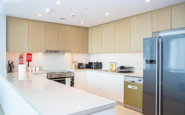 Luxe High Floor Full Seaview