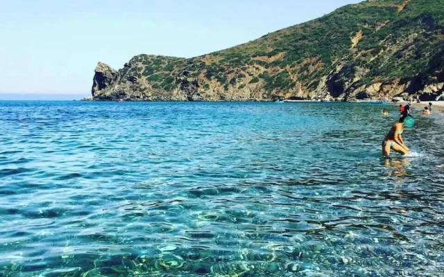 Apartment with pool direct access to sea