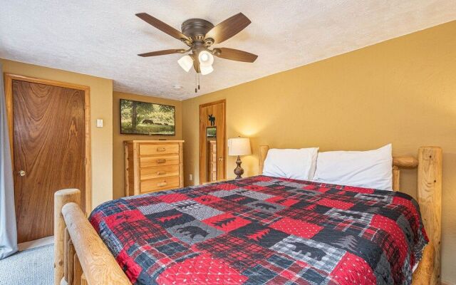 Cabin at Slope's Edge