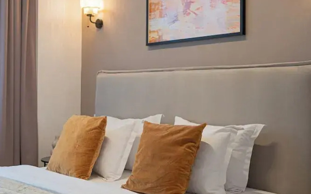 Loggia & Luxe 5BR Penthouse in Universitatii Area