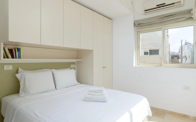 Adorable 2 bedrooms apt next to the beach