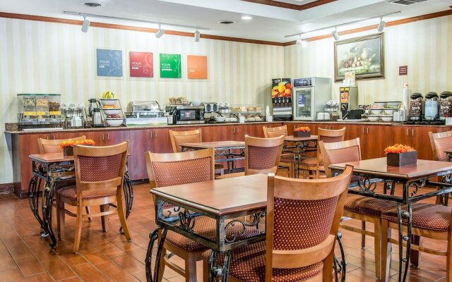 COMFORT INN &amp; SUITES ANN ARBOR