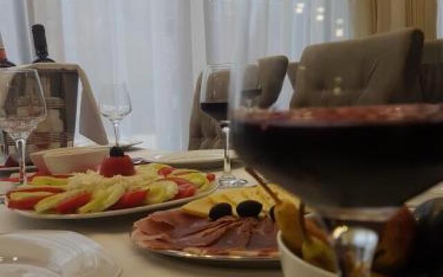 Apis Hotel