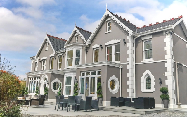 Llwyn Country House