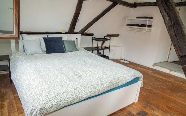 2BR Apartment with Canal View in Ghent