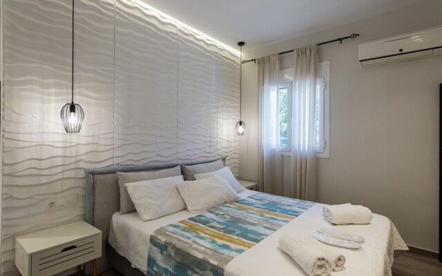 Aggelos Hotel - Luxury Suite on the Beach - Breakfast included