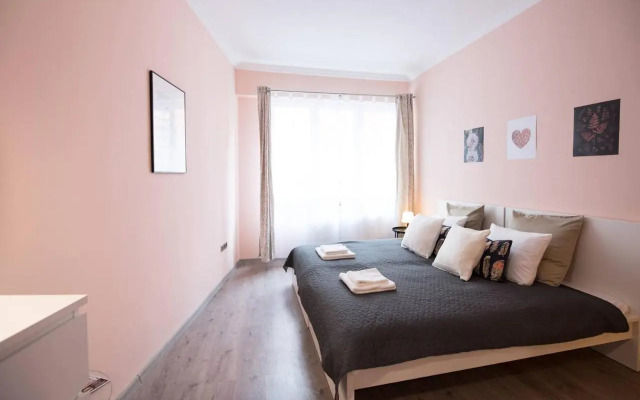 Ultra central large home with AC and balcony
