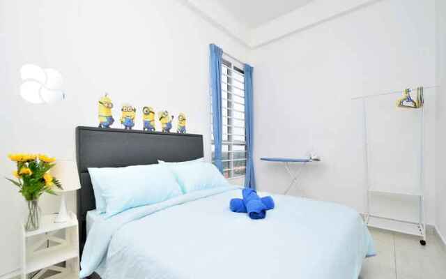 Minions Homestay_Near KLIA_WIFI + TV Box