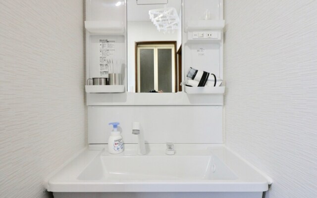 Hiragishi House