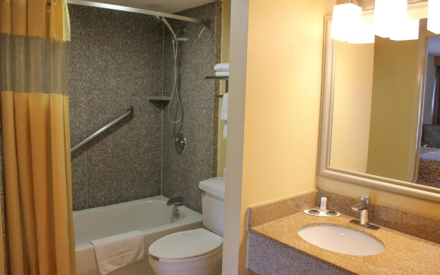 Rose Garden Inn & Suites