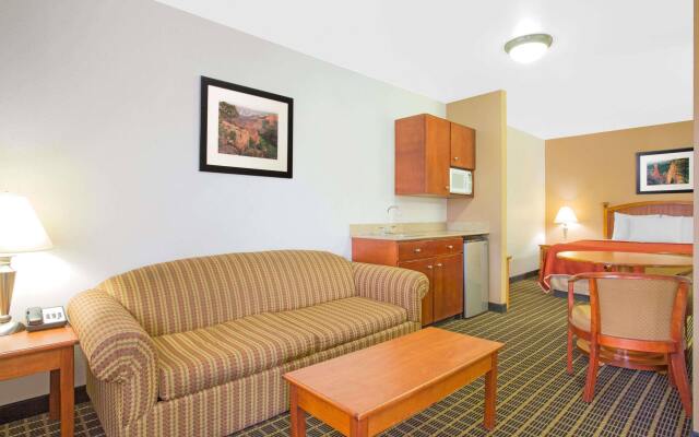 Howard Johnson by Wyndham St. George Hotel & Suites