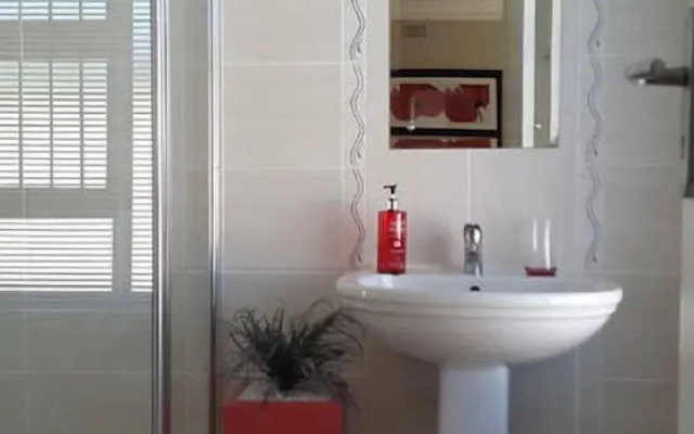 Crystalvilla Guesthouse