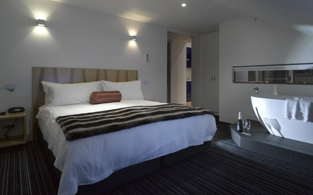 Salamanca Wharf Hotel