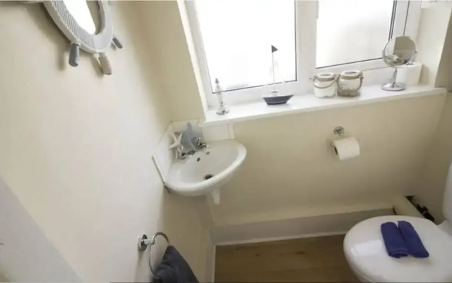 RoomTel - Brook House