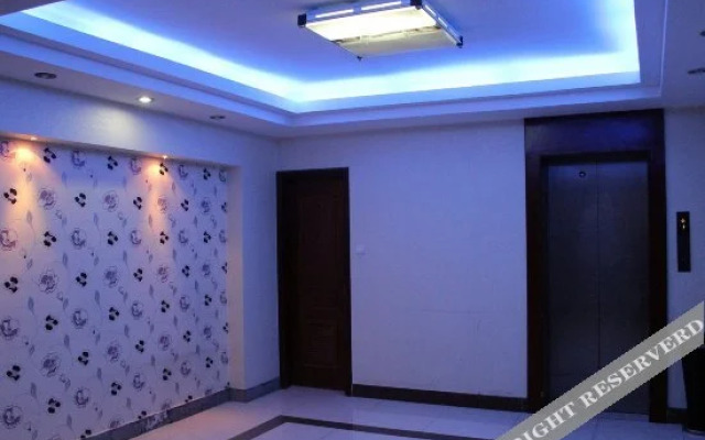 Red Cherry Hotel